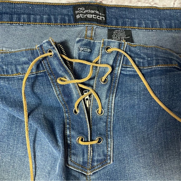 NWT Plus Size Y2K Tie Up Embellished Flare Denim Jeans - Size 24 - Picture 3 of 9